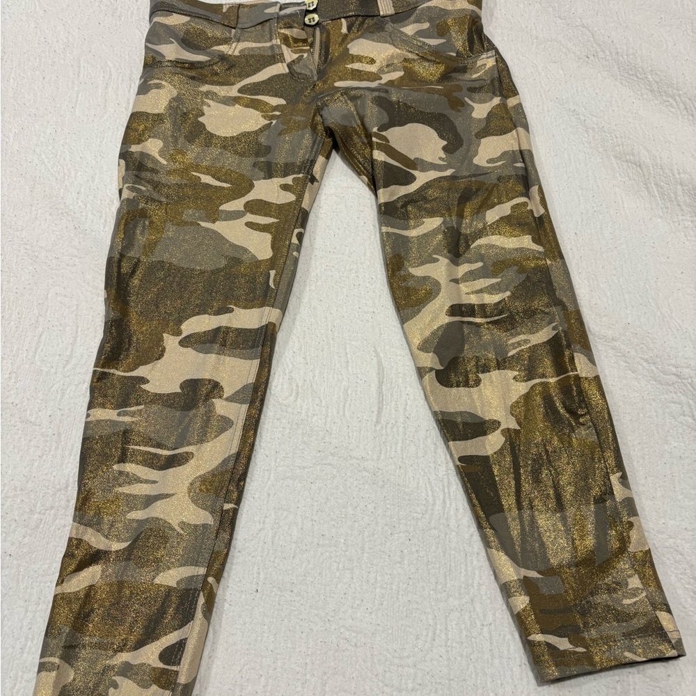 Freddy USA 7/8 W.R.UP pants 
Gold shiny camo 
Size medium